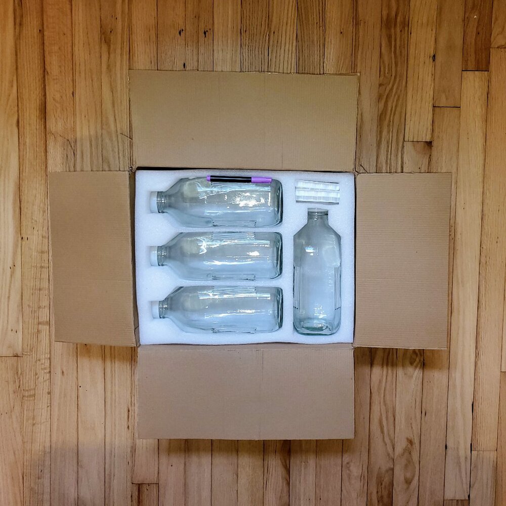 Accguan 2 Quart Glass Milk Bottles, 67oz Glass Bottles with Lids,Reusable Glass
